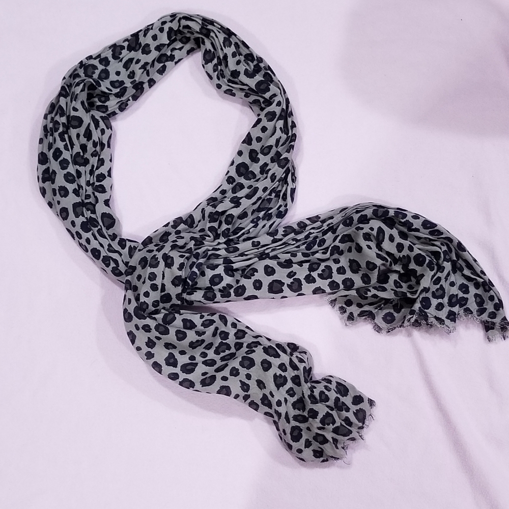 Gap Cheetah Print Scarf